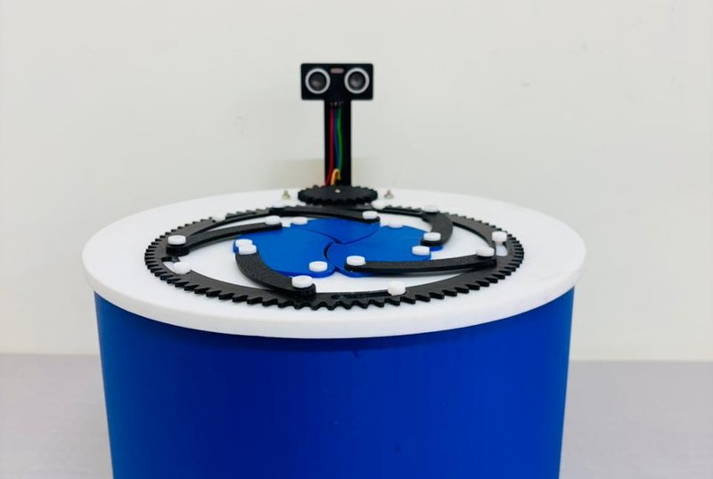 Smart Bin with Iris Mechanism image 3